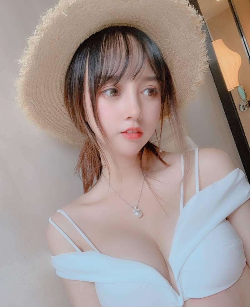 过期米线线喵写真预览1