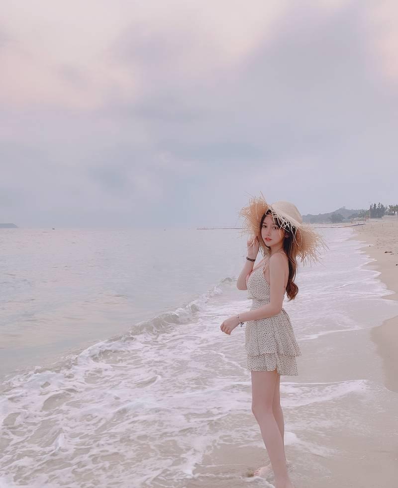 过期米线线喵写真预览4