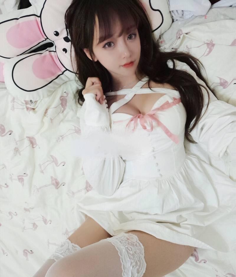 过期米线线喵写真预览3