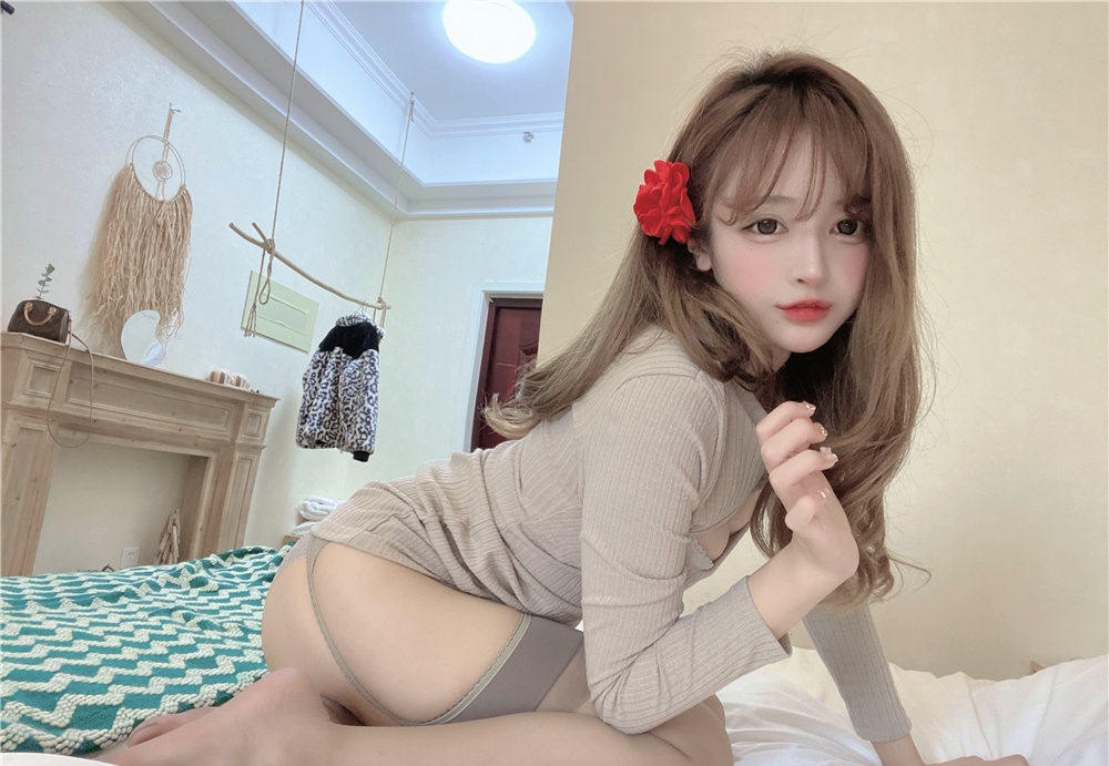 佳佳好难啊写真预览1