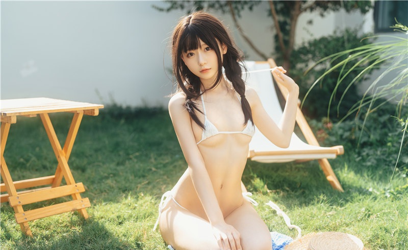 迷之呆梨写真图集整理｜灵动姿态与清透光影人像合集